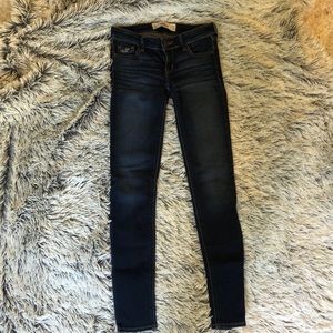 Hollister dark wash high waisted skinny jeans (0)